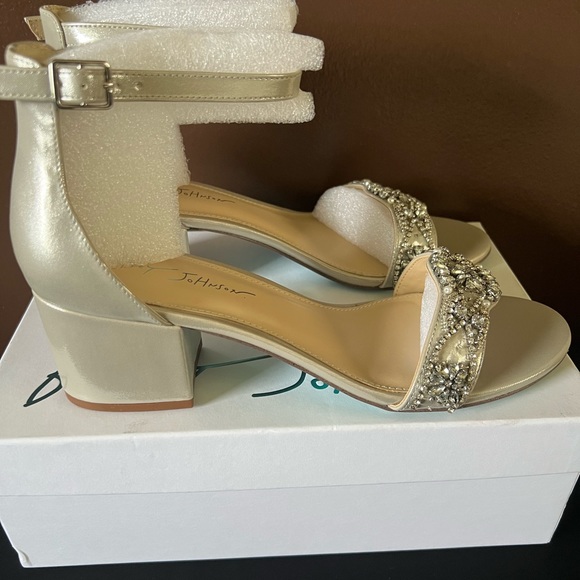 NEW Betsey Johnson Heels - Picture 4 of 8